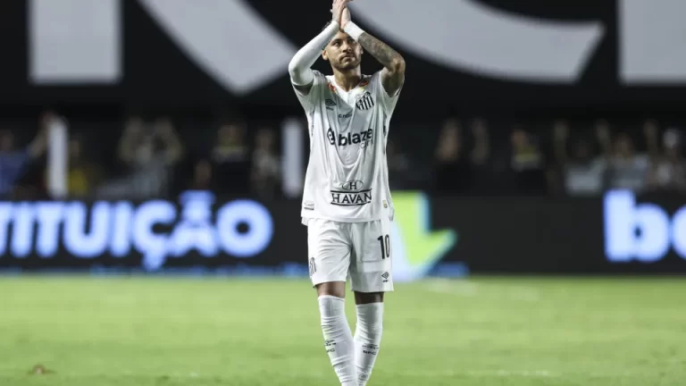 Neymar renova com o Santos até o fim do ano