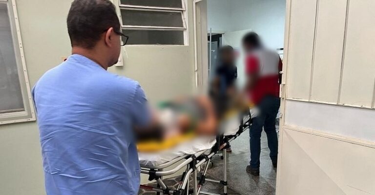 Idosa fratura perna ao ser atropelada em cima de calçada em Nova Santa Rosa