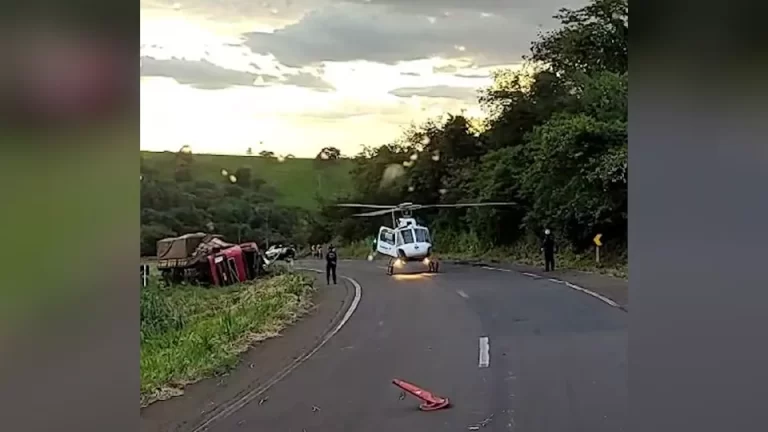 Caminhoneiro morre após mal súbito e tombamento na BR-163