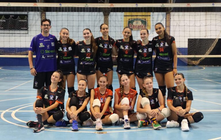 As Aposentadas e Martin Luther/Vôlei Marechal estreiam com vitória apertada no Municipal