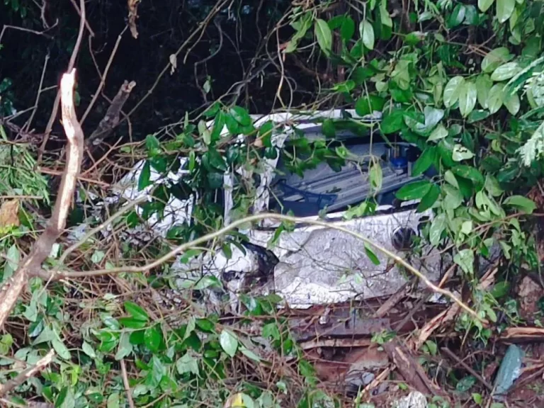 Jovem fica ferido após capotar veículo na “Curva do Rodeio”
