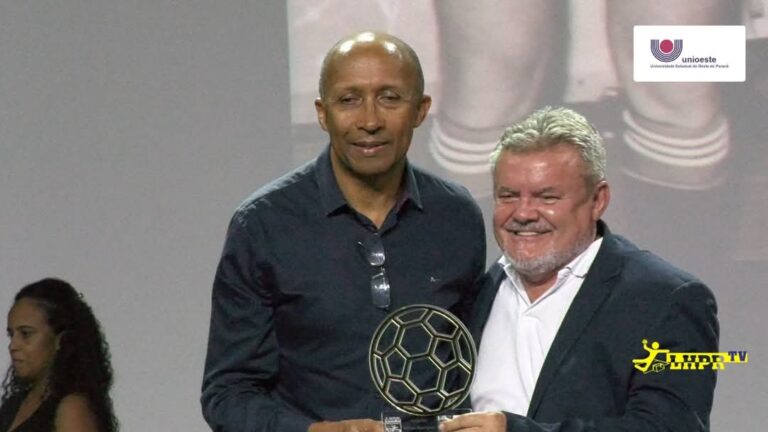 Prêmio Melhores do Handebol Paranaense homenageia professor Lair Bersch