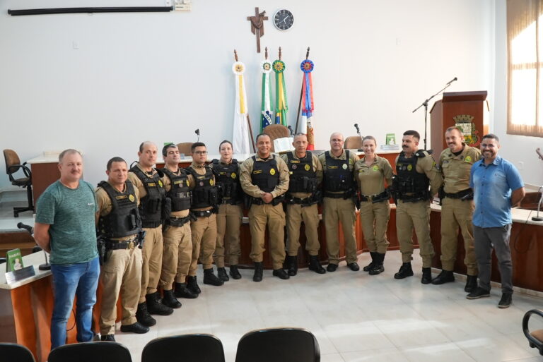 Sessão solene marca troca de comando da Polícia Militar em Quatro Pontes