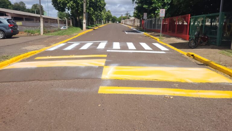 Sinalização viária próxima às escolas é restaurada em Marechal Rondon