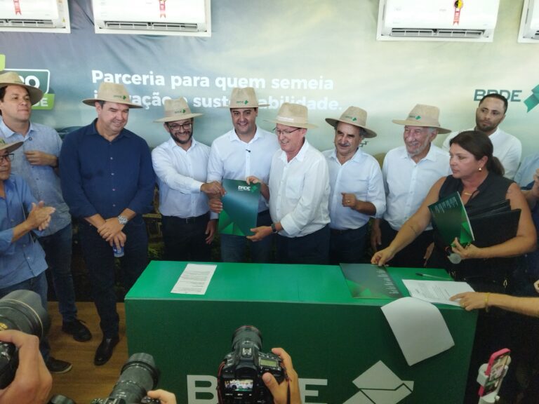 Governador cumpre agenda intensa no Show Rural Coopavel 2025