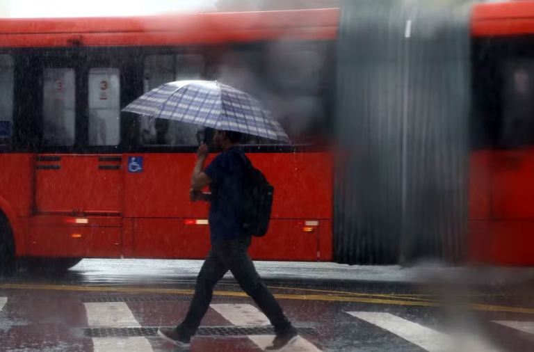 Inmet emite alertas de chuvas intensas para os 399 municípios do Paraná; veja previsão