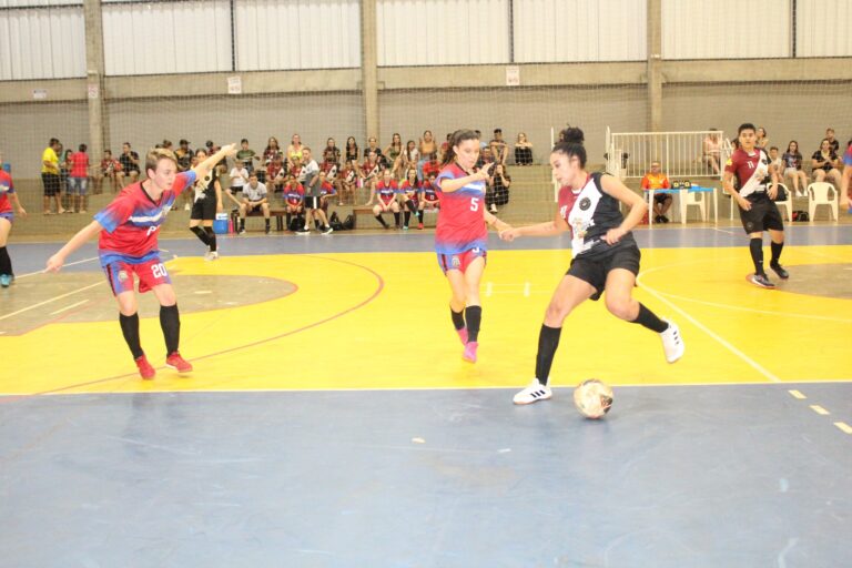 RHS e Entre Rios seguem 100% e vão decidir a Copa Sesc Feminina na última rodada