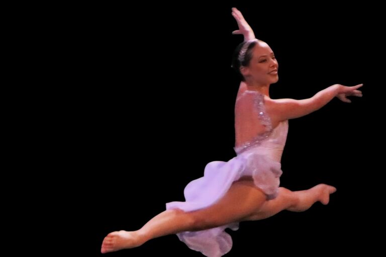 Jovem santa-helenense é aprovada para uma das escolas de dança mais importantes do Brasil