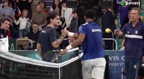 Thiago Wild discute com adversário após derrota na Copa Davis; veja