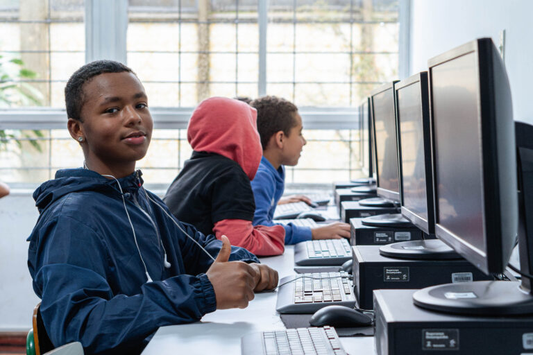 32,2% da receita e R$ 17 bilhões: Paraná é o estado que mais investiu em educação em 2024