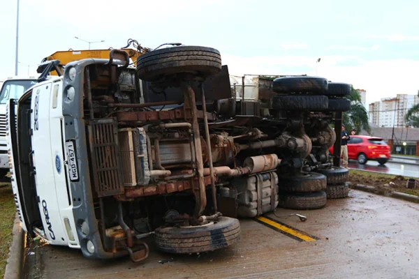 Caminhões estão presentes em 51% das mortes nas rodovias federais do Paraná em 2024