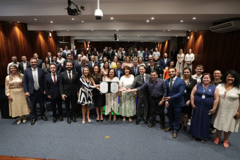 Parceria vai agilizar regularização imobiliária de barracões industriais para promover emprego e renda no Paraná