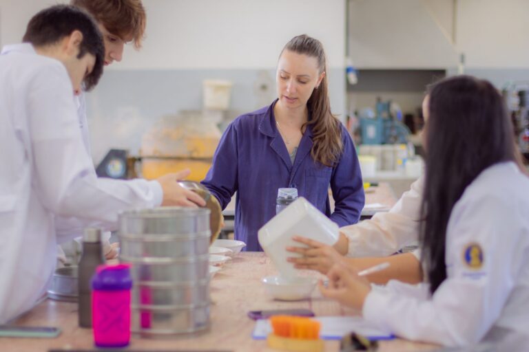 Censo 2022: com avanço das políticas, Paraná tem 1/5 da população com ensino superior