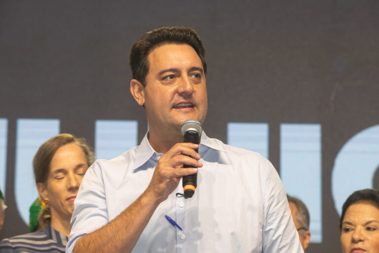 Candidato com apoio de Ratinho Junior lidera corrida ao Governo do Paraná