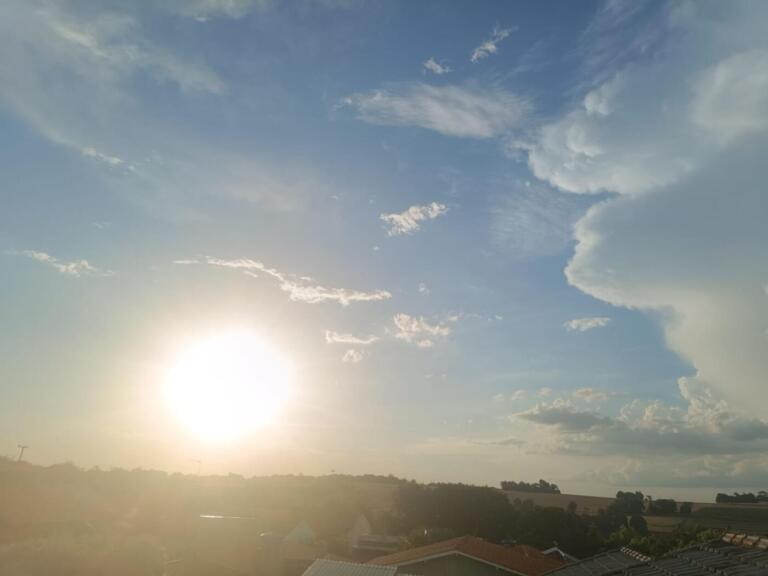 Segunda-feira será com clima típico de verão no Paraná