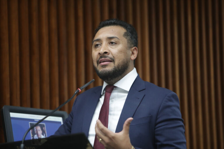 Deputado Adriano José alerta sobre o aumento da violência contra crianças no Paraná