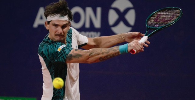 Wild para em Munar e marca terceira eliminação brasileira