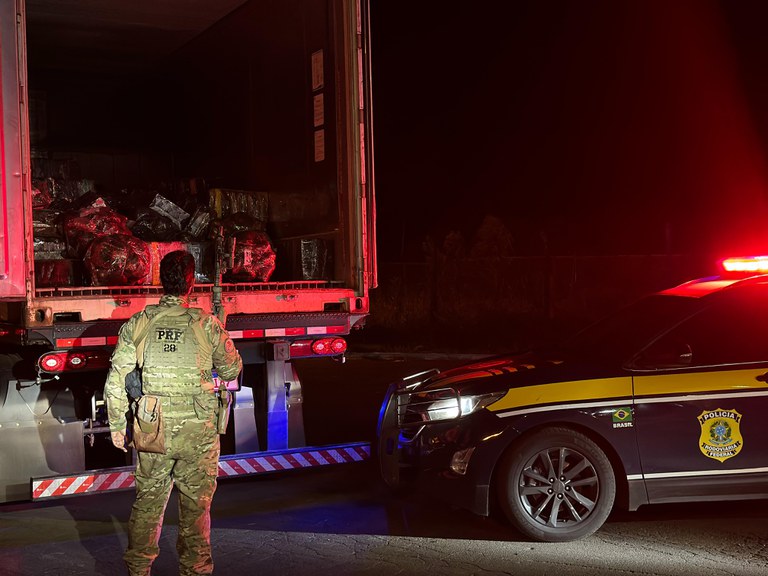 Às vésperas do Carnaval, PRF faz maior apreensão de maconha do Paraná em 2025