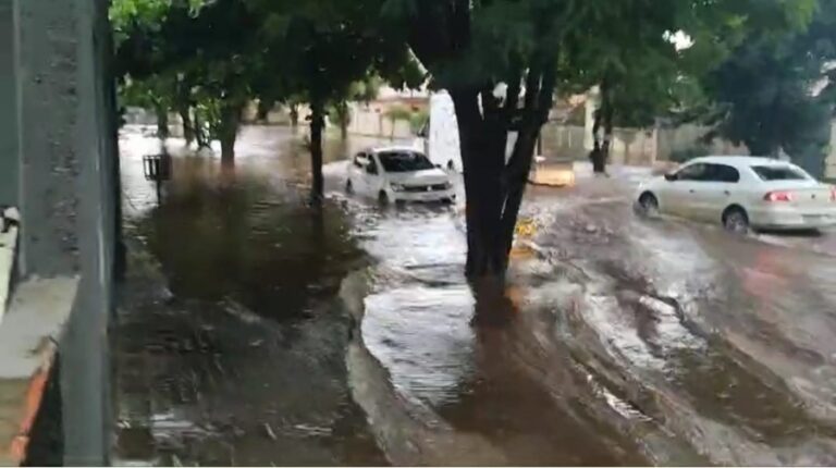 Forte chuva provoca alagamentos e novas quedas de energia em Toledo