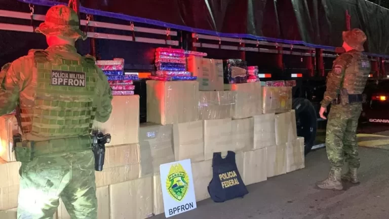 BPFron apreende cerca de 800 quilos de maconha em carreta paraguaia na BR-277