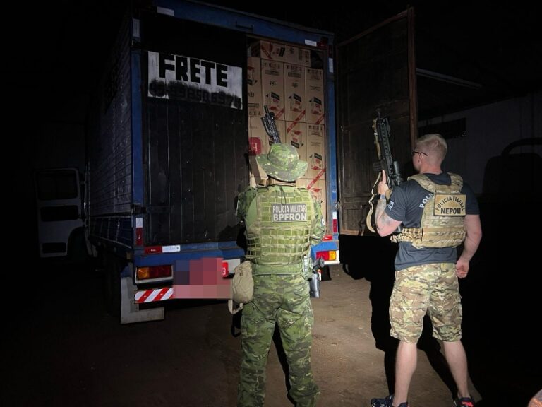 Dois caminhões carregados com cigarros são apreendidos em Guaíra