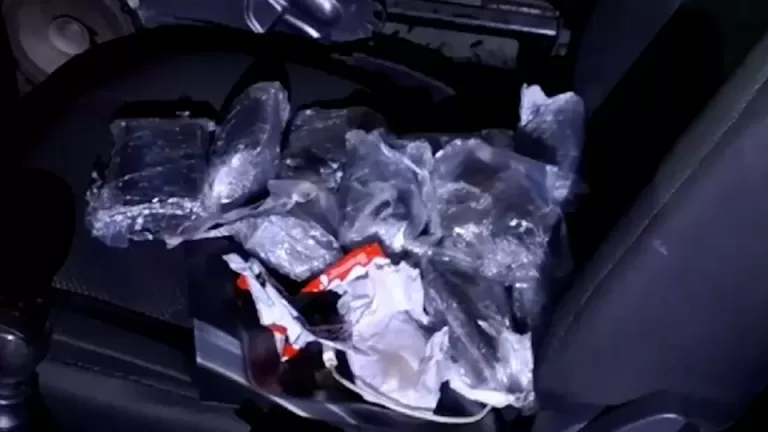 PRF detém jovem transportando 2,5 quilos de haxixe na BR-277 em Cascavel