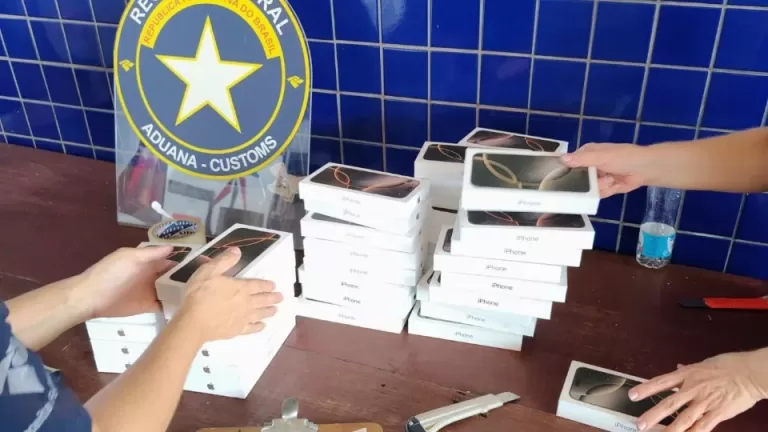 RF apreende meio milhão de reais em celulares em ônibus na Ponte da Amizade