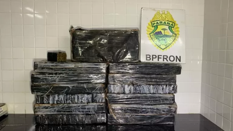 Casal é preso com mais de 130 quilos de maconha na BR-277