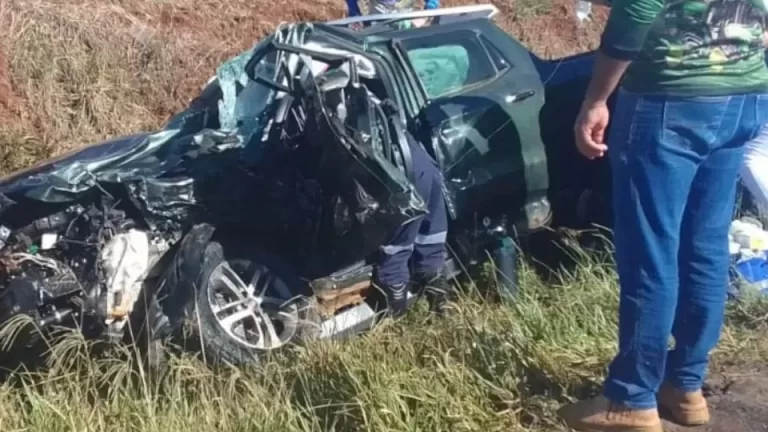 Colisão entre camionetes deixa dois feridos, um em estado grave