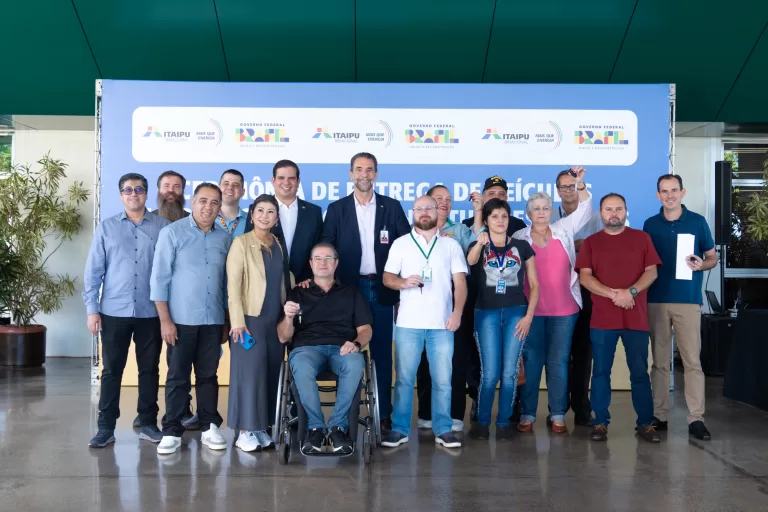 Itaipu entrega 12 veículos a órgãos públicos e instituições sociais do Paraná