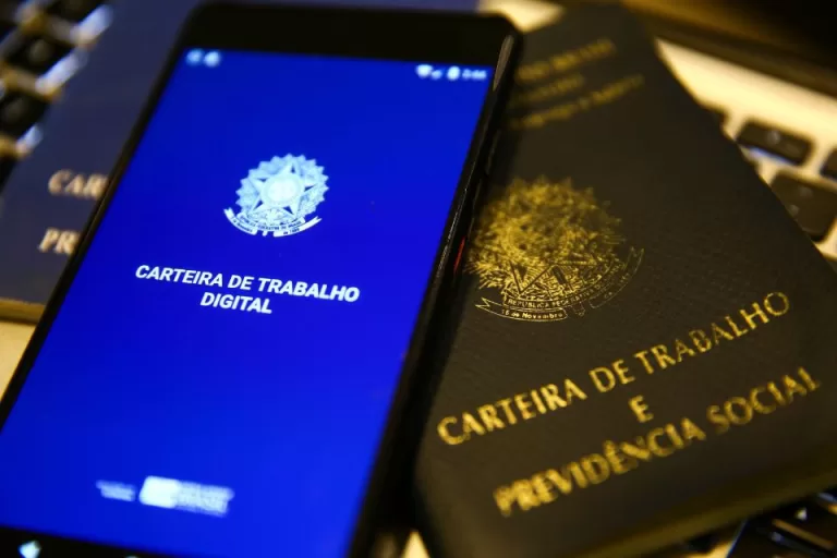 Consignado CLT vale a pena? Saiba o que avaliar antes de pegar um empréstimo