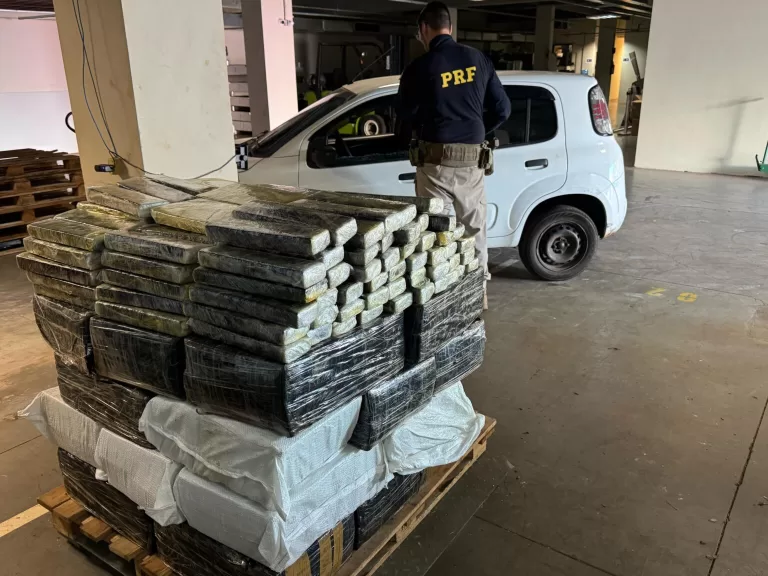 Após fuga, PRF apreende veículo com mais de meia tonelada de maconha em Guaíra