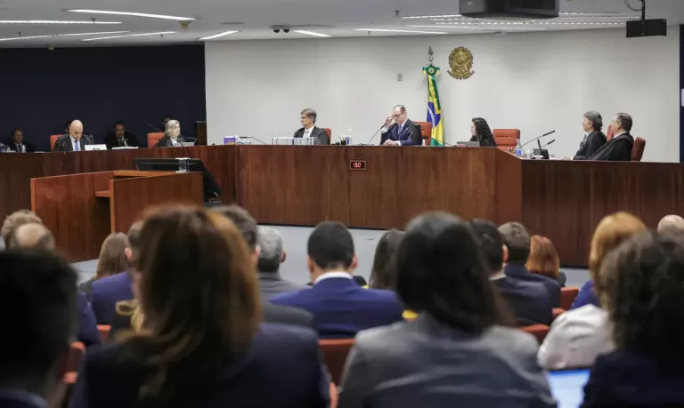 STF retoma julgamento de denúncia de golpe contra Bolsonaro; acompanhe