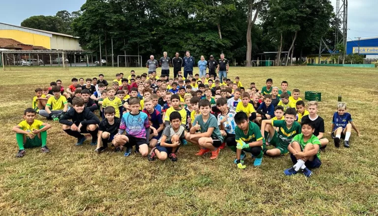 Avaliação do Grêmio reúne dezenas de meninos na AACC