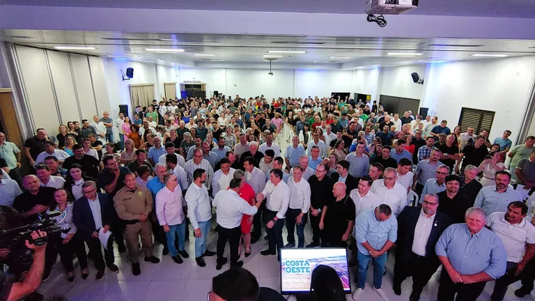 Lideranças lindeiras entregam anteprojeto de R$1,7 milhão ao Estado para rodovias na região