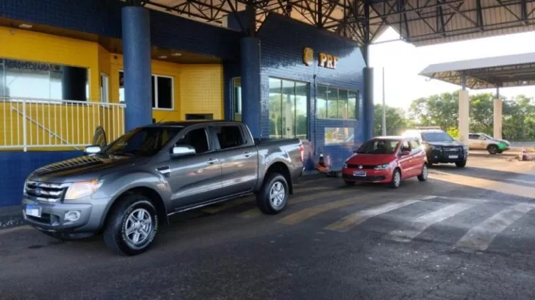 PRF recupera carro e caminhonete em Guaíra e detém homem e dois adolescentes