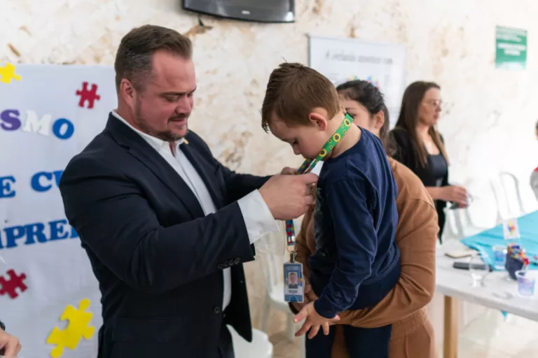 “Abril da Inclusão promove avanços e celebra direitos das pessoas autistas”, diz deputado Alisson Wandscheer