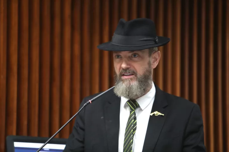 Projeto de lei prevê a exibição clara de preços e descontos durante o registro das compras