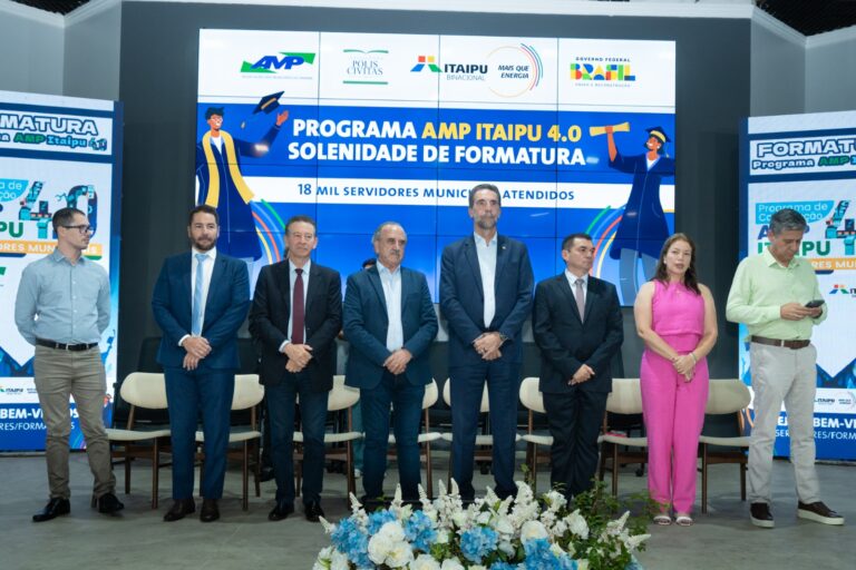 Itaipu e AMP promovem formatura de 600 servidores públicos em Cascavel