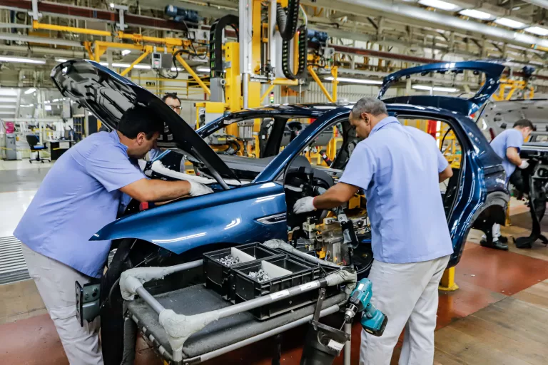 Agências do Trabalhador de nove regiões do Paraná têm mais de mil vagas com carteira assinada