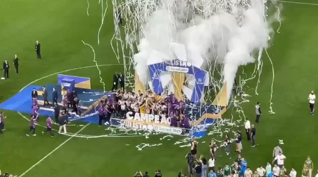 Nas mãos de Hugo Souza, Corinthians bate Palmeiras e é campeão paulista