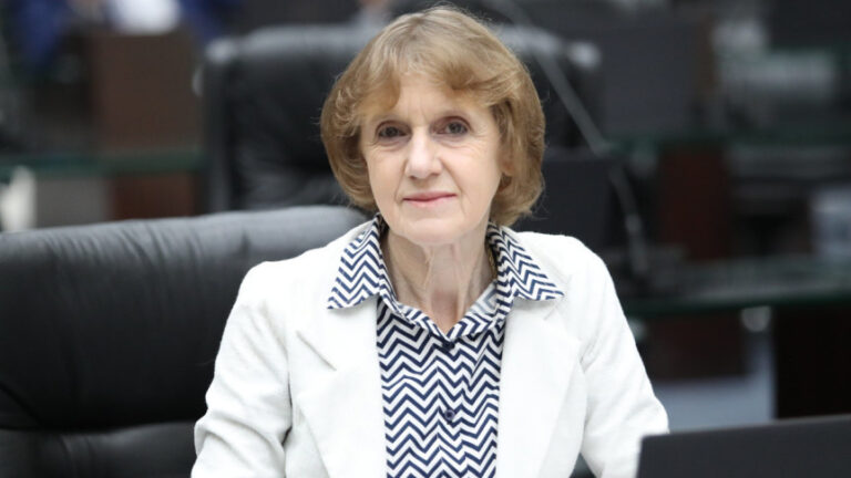 Deputada Luciana Rafagnin destaca ampliação do Farmácia Popular e programa Pé-de-Meia