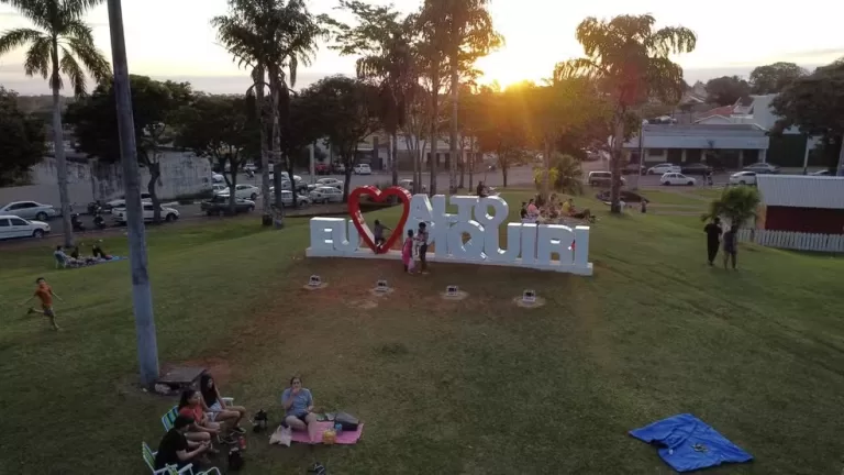 Prefeitura do Paraná abre processo seletivo com salários de até R$ 17,1 mil; veja como participar