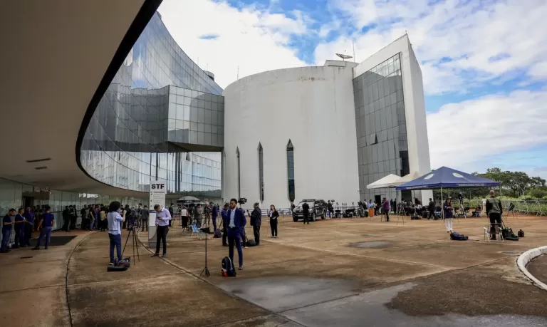 STF decide hoje se Bolsonaro e aliados viram réus por tentativa de golpe