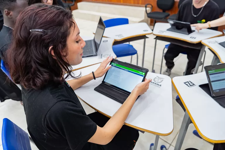 Com IA no currículo, Paraná tem 500 mil alunos impactados pela educação tecnológica