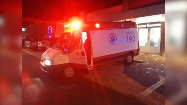 Homem invade casa e esfaqueia casal deixando ambos em estado grave; mulher grávida perde o bebê