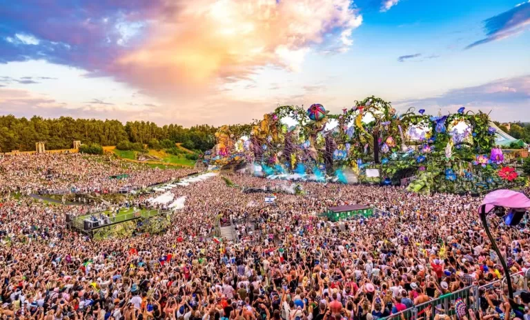 Armin van Buuren, Cat Dealers, Alok e mais: Tomorrowland Brasil anuncia atrações da edição 2025