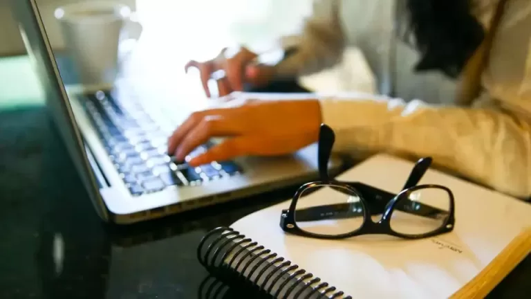 Famílias são condenadas por não matricular filhos em escolas e por recusa à vacina da Covid-19