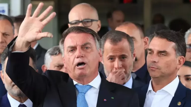 Moraes nega pedido para prender Bolsonaro