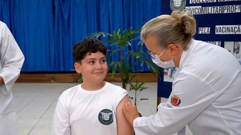 Vacinação começa na segunda nas escolas públicas e privadas; veja como vai funcionar